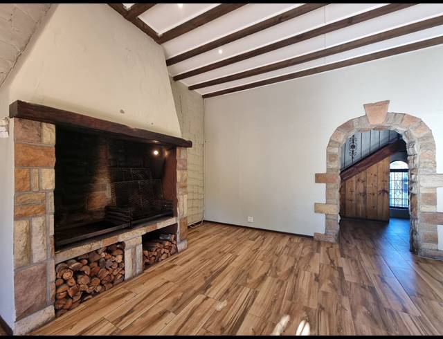 4 BEDROOM HOUSE FOR SALE IN TABLE VIEW